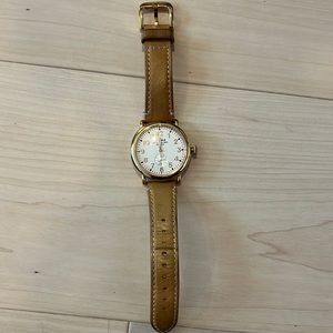 Shinola The Runwell 41mm - rose gold with leather strap